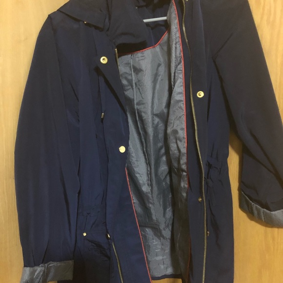 Perfect condition rain jacket - Picture 2 of 3